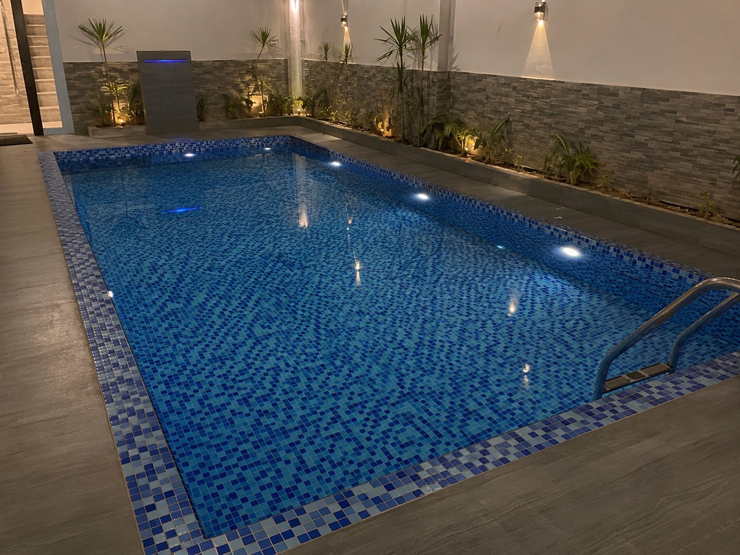 تجديد بلاط وتكسية المسابح بالرياض - Yamic Pools