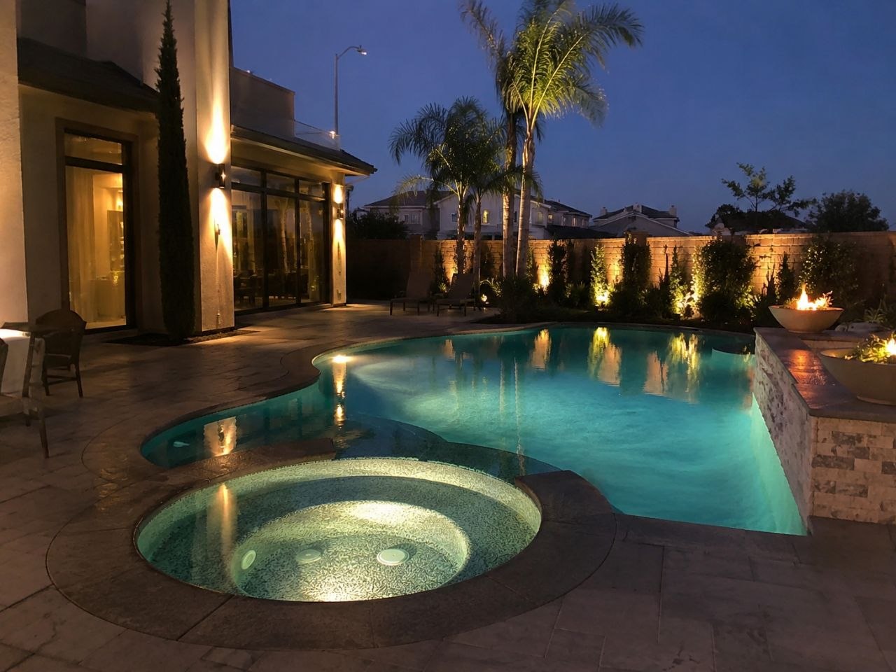 إنشاء مسبح أوفرفلو بالرياض - Yamic Pools