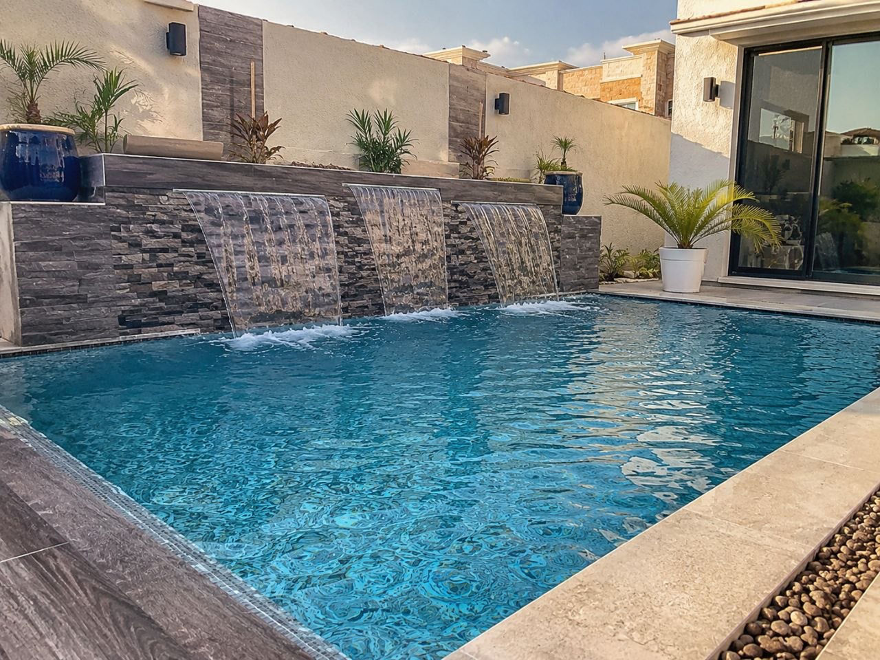 إنشاء مسبح انفينيتي بالرياض - Yamic Pools